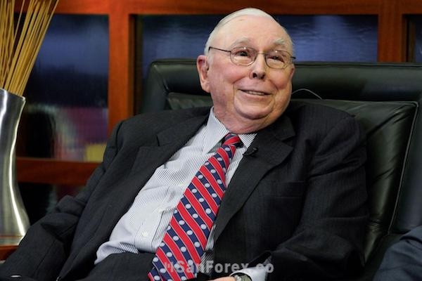 Charlie Munger giữa nhiều vị trí quan trọng và đạt được nhiều thành công nổi bật