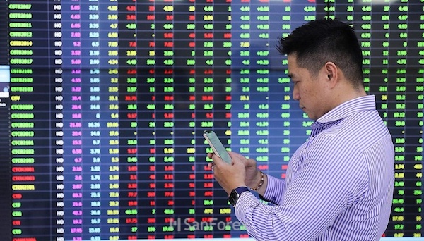 Thị trường chứng khoán sẽ biến động mạnh khi xuất hiện siêu lạm phát